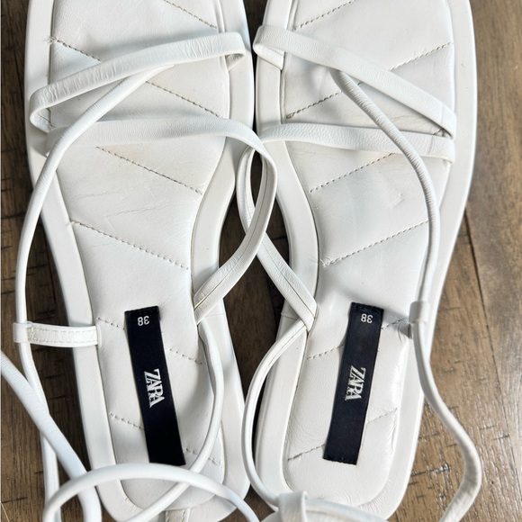 Zara White Modern Sandals with Geometric Design - Picture 3 of 10